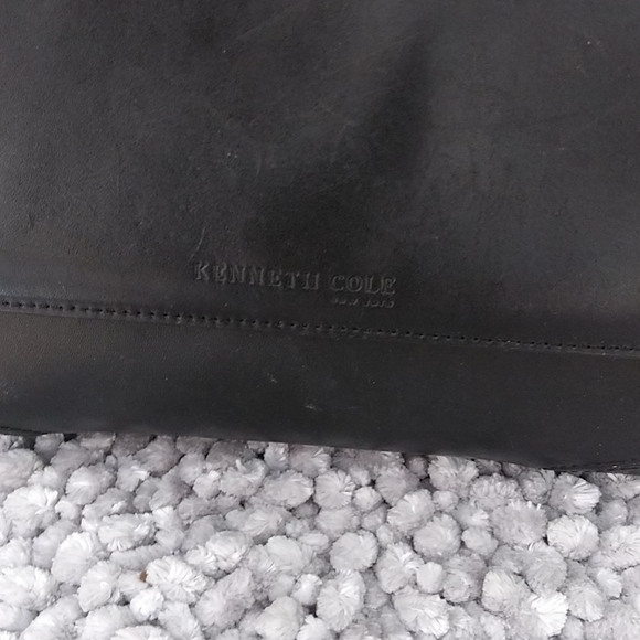 Kenneth Cole leather bag awesome - Picture 2 of 4